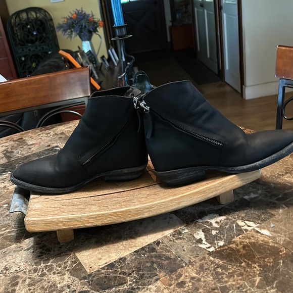 Cinzia Araia fringed ankle boots - Picture 6 of 11